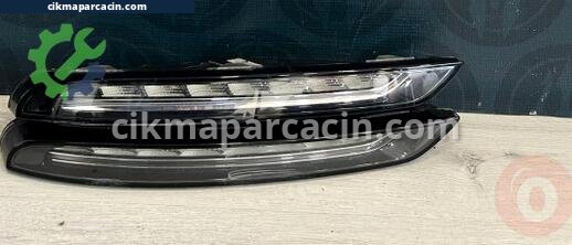 Porsche Macan Sinyal çıkma parça