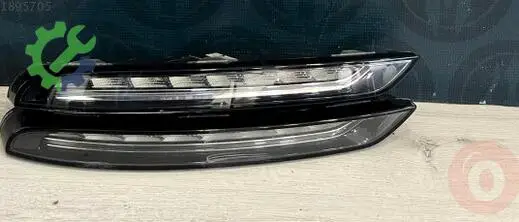 Porsche Macan Sinyal çıkma parça
