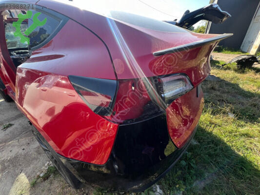 Tesla Model Y Çamurluk çıkma parça