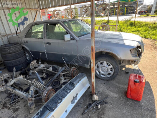 Mercedes-Benz E Serisi Torpido çıkma parça