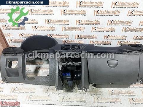 Renault Clio Torpido çıkma parça