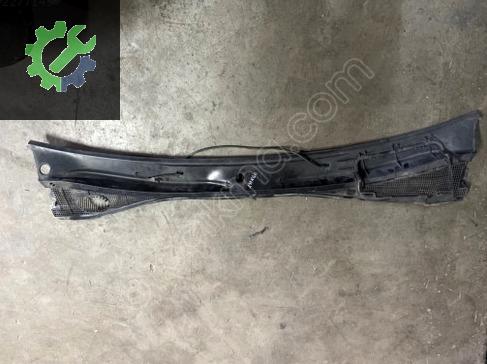 Renault Kangoo Cam Önü Izgarası çıkma parça