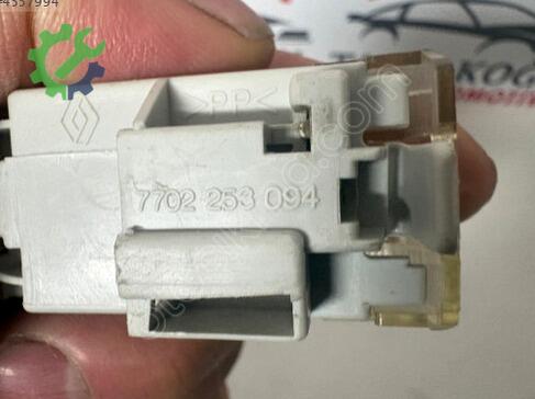 Renault Symbol Bagaj 7702253094 çıkma parça