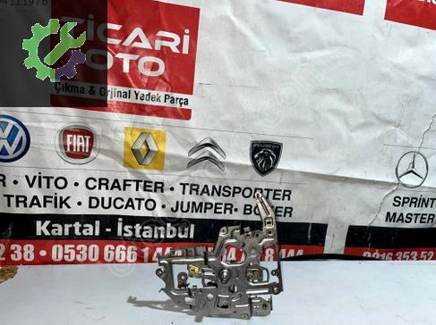 Renault Master Sağ Ön Kapı çıkma parça