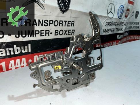 Renault Master 3 Sağ Ön Kapı Çıkma Orjinal Merkezi Kilit