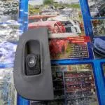 Renault Megane 1 sağ ön cam açma düğmesi ve plastik yeri