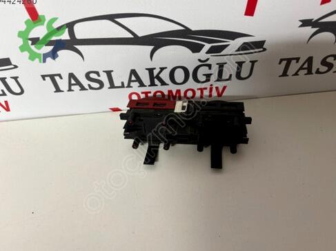 Renault Megane Flaşör Düğmesi 88040001 çıkma parça