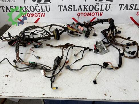 Renault Megane Göğüs çıkma parça