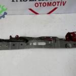 Renault Megane Orijinal Çıkma Çamurluk Bağlantı Sacı