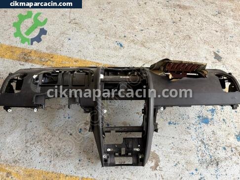 Renault Megane Torpido çıkma parça