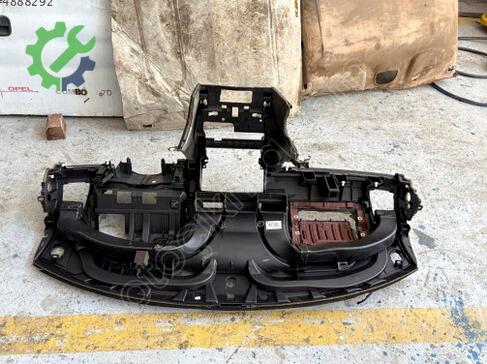 Renault Megane Torpido çıkma parça