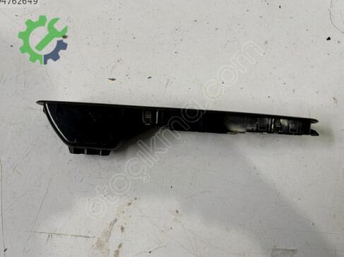 Renault Megane Düğme Çerçevesi 809610006R çıkma parça