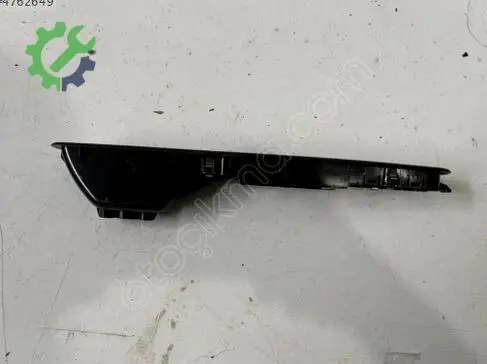 Renault Megane Düğme Çerçevesi 809610006R çıkma parça