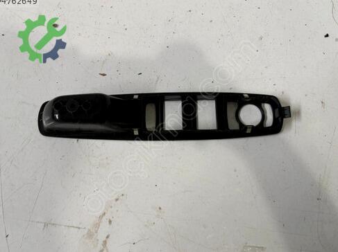 Renault Megane Düğme Çerçevesi 809610006R çıkma parça