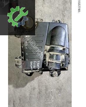 Renault Trafik 2 hava filtre kazanı