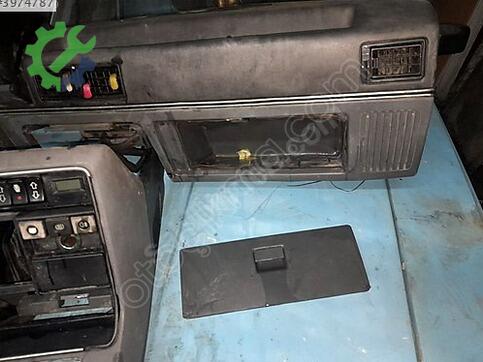 Renault R 9 Göğüslük çıkma parça