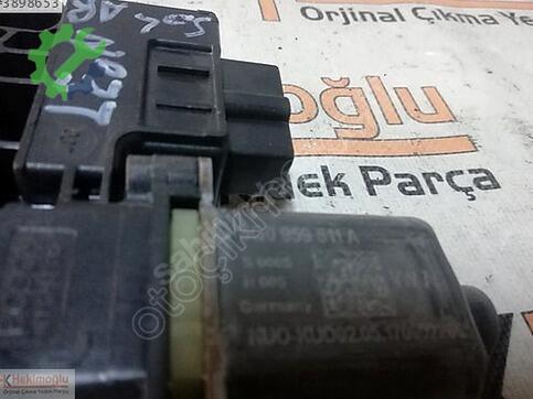 Seat Leon 5Q0959811A çıkma parça