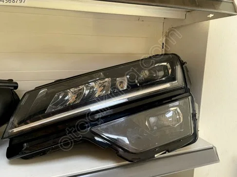 Skoda Karoq Sol Ön Far çıkma parça