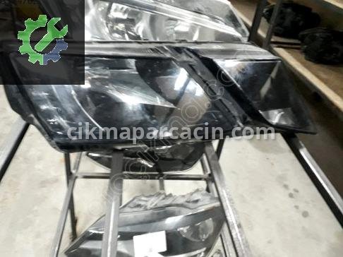 Skoda Octavia Sağ Ön Far çıkma parça