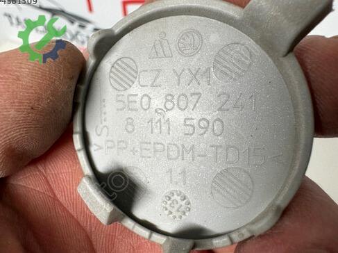 Skoda Octavia Çeki Demir Kapağı 5E0807241 çıkma parça