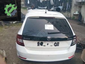 SKODA RAPİD BAGAJ KAPAĞI