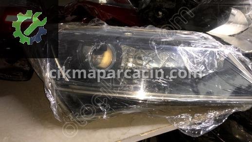 Skoda Superb Sağ Ön Far çıkma parça