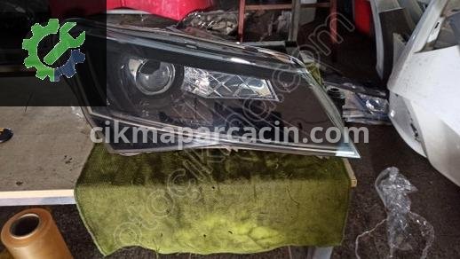 Skoda Superb Sağ Ön Far çıkma parça