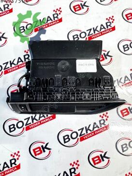 Skoda Superb Havalandırma Izgarası 3V0819701C çıkma parça