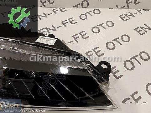 Skoda Superb Sağ Ön Far çıkma parça