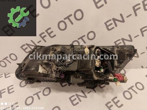 Skoda Superb Sağ Ön Far çıkma parça