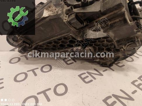 Skoda Superb Sağ Ön Far çıkma parça