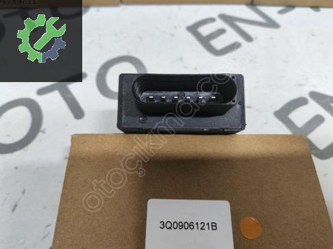 Skoda Superb Far Beyni 3Q0906121B çıkma parça