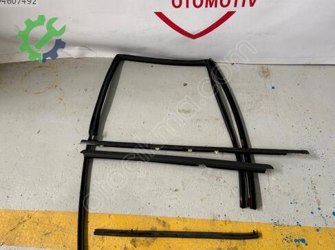 Suzuki Swift Sol Arka Kapı çıkma parça