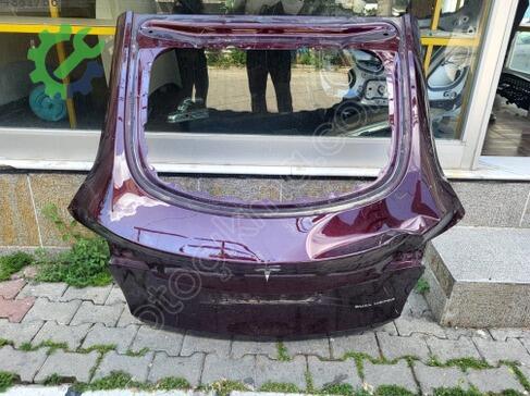 Tesla Model Y Bagaj çıkma parça