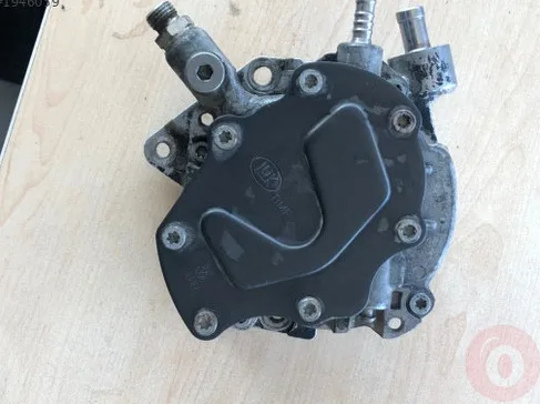 Volkswagen Touareg Yağ Pompası 070145299J çıkma parça