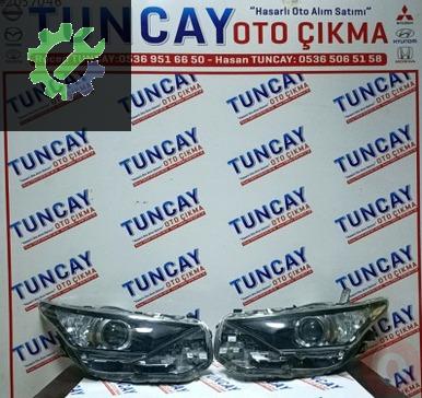 Toyota Auris Sağ Ön Far çıkma parça