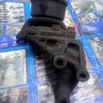 Toyota Avensis 98 03 model motor takozu bağlantı ayağı