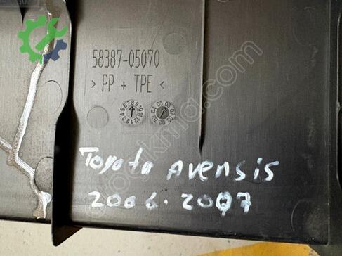 Toyota Avensis Eşik Bakaliti 5838705070 çıkma parça