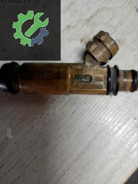 Toyota Avensis Enjektör 2350-74170 çıkma parça