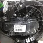 TOYOTA AVENSİS KALORİFER KAZANI VE MOTORU (UFAK KIRIK MEVCUT