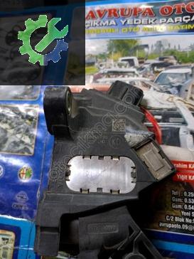 Toyota Corolla Cam Önü Izgarası çıkma parça