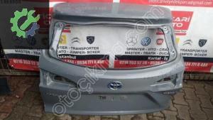 Toyota Corolla arka bagaj kapagi temiz
