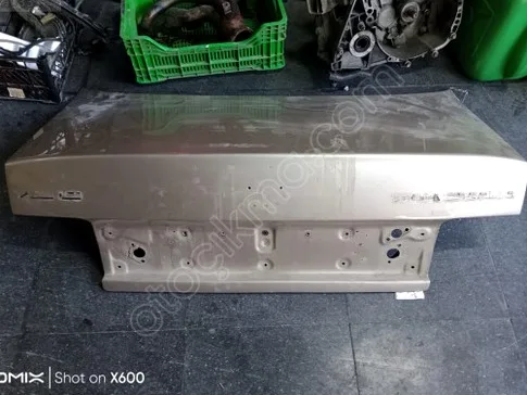 Toyota Corolla Bagaj Kapağı çıkma parça