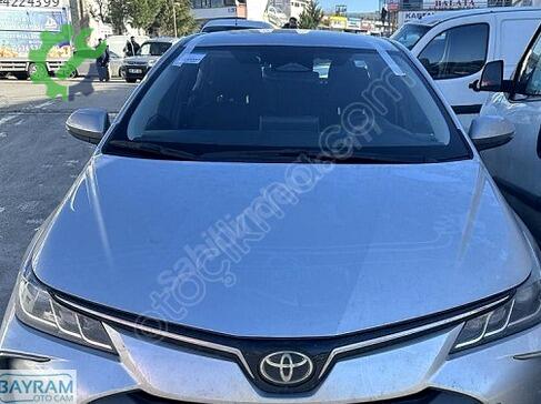 Toyota Corolla Ön Cam çıkma parça