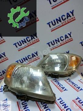 Toyota Hilux Sağ Ön Far çıkma parça