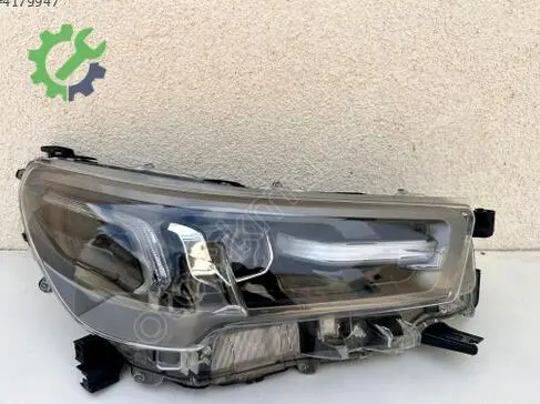 Toyota Hilux Far çıkma parça