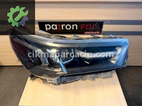 Toyota Hilux Sağ Ön Far çıkma parça