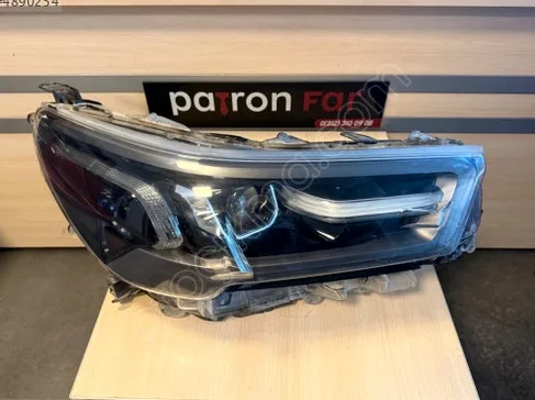 Toyota Hilux Sağ Ön Far çıkma parça