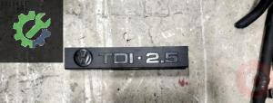 Transporter 2.5 TDI Motor üst amblemi 701010098S