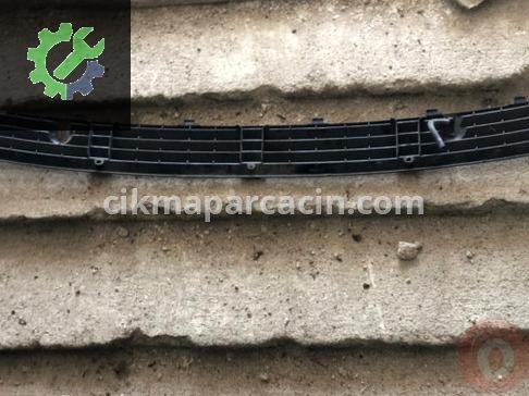 Volkswagen Transporter Ön Cam Izgarası 701819103 çıkma parça